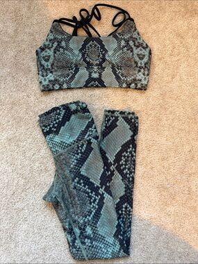 Niyama Sol Green Snake-Print Sports Bra & Leggings Set